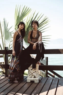 Taupe & Black Triangle Halter Top - Top Laguna Caramel Preto -Agua de Coco Shop top blueman top laguna caramel preto 9