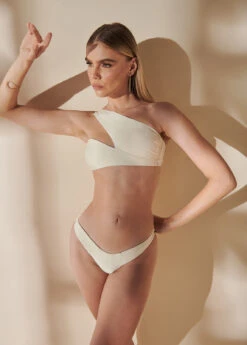 Top Bikini Lusty Off-white -Agua de Coco Shop top inti top bikini lusty off white 2